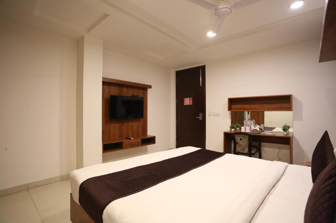 Hotel Sm Suits Near Delhi Airport-Unit By Grand Urban Luxury New Delhi Luaran gambar